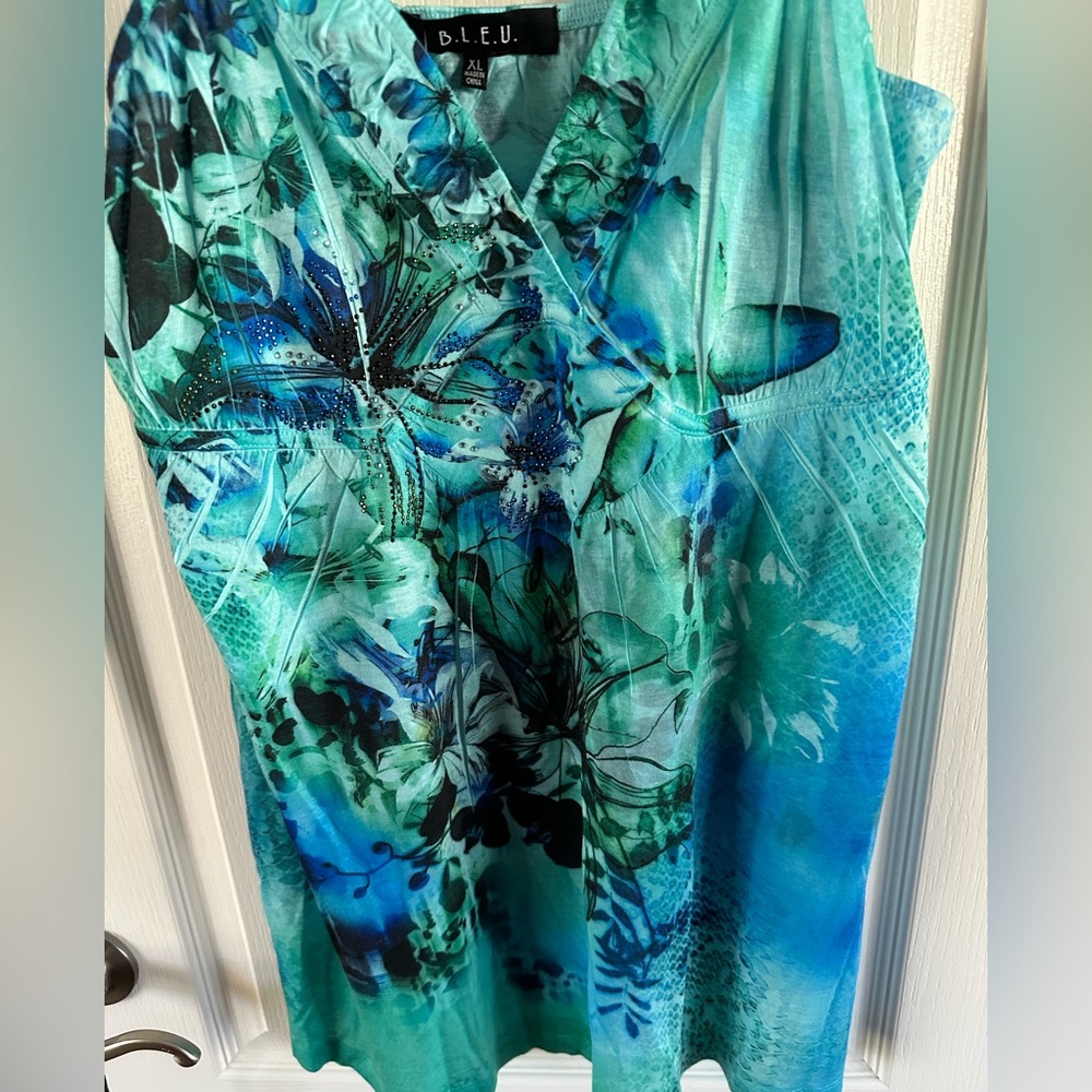 NWT Tank B.L.E.U with sparkle accent on front. XL - Picture 5 of 7